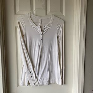 Lululemon Athletica white long sleeve 6